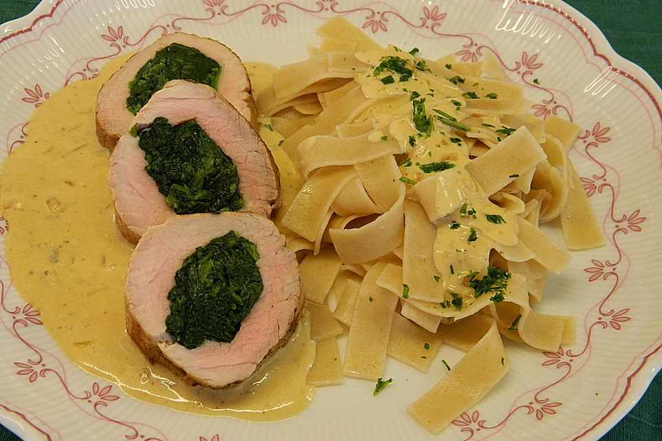 Gefülltes Schweinsfilet in zarter Senfsauce