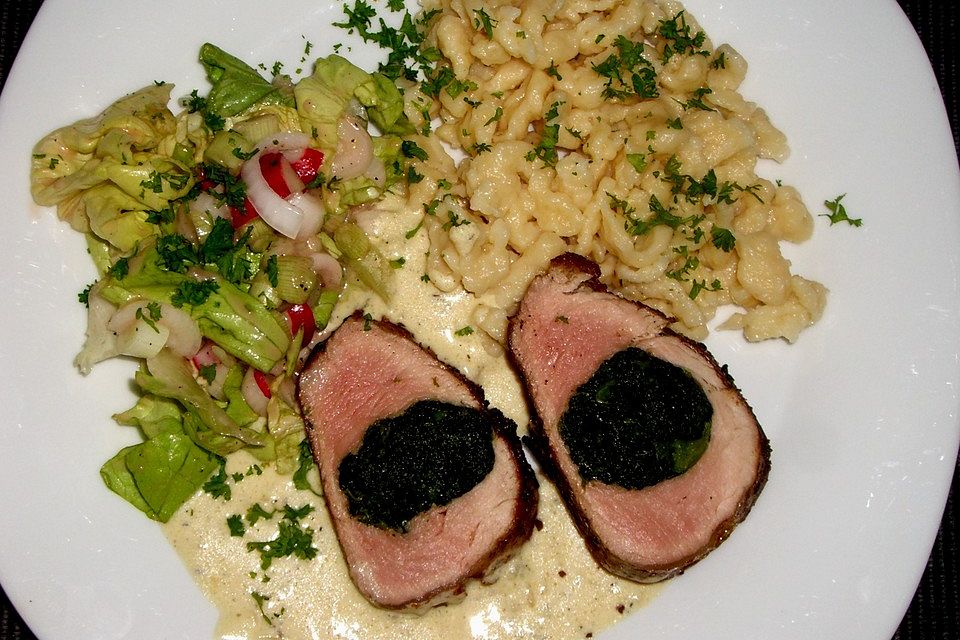 Gefülltes Schweinsfilet in zarter Senfsauce