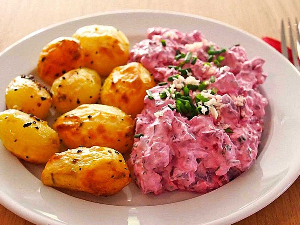 Ofenkartoffeln mit Rote Bete-Schmand - Kochen Gut | kochengut.de