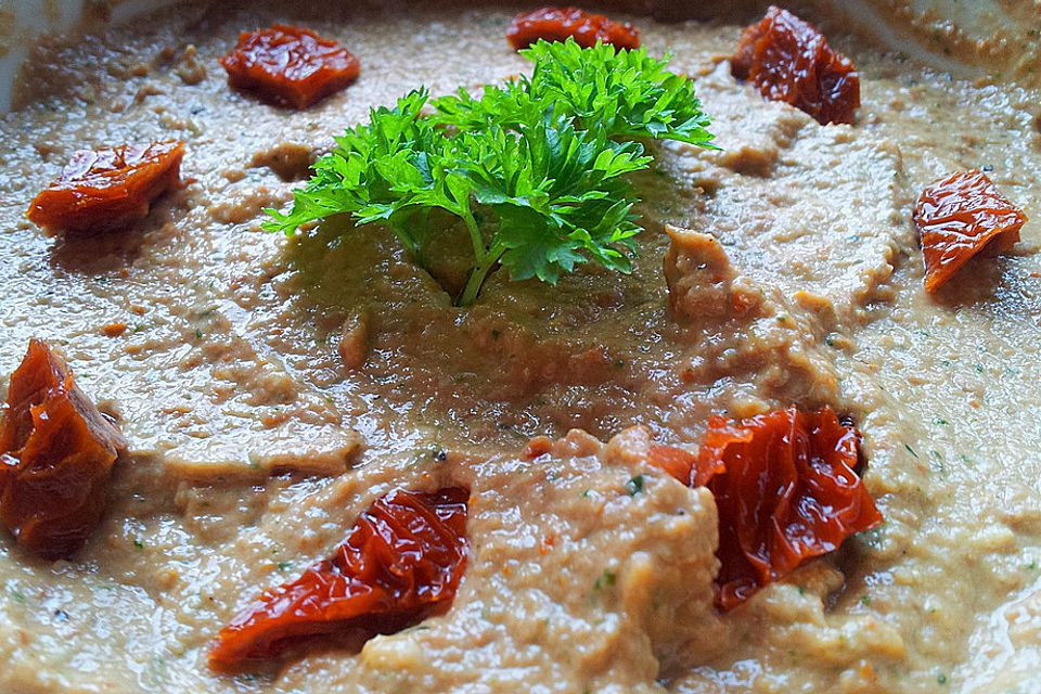 Farfalle mit frischem Tomaten-Basilikum Pesto