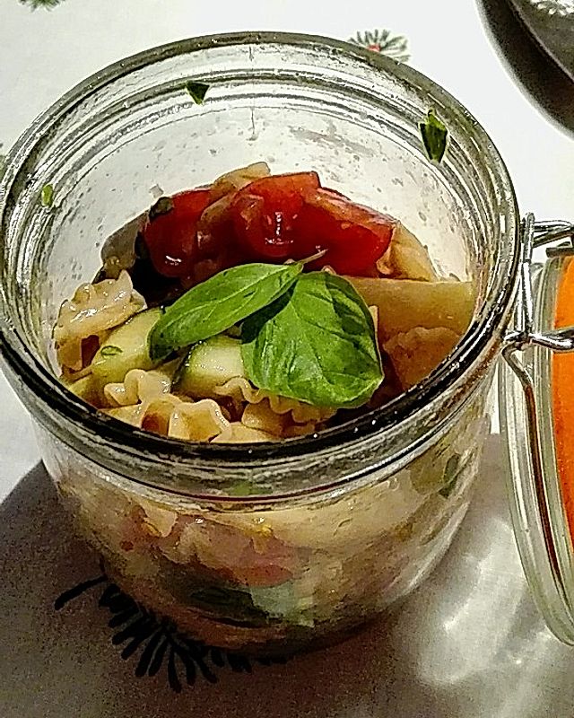 Nudel-Gurken-Tomaten-Salat ohne Mayo, vegan