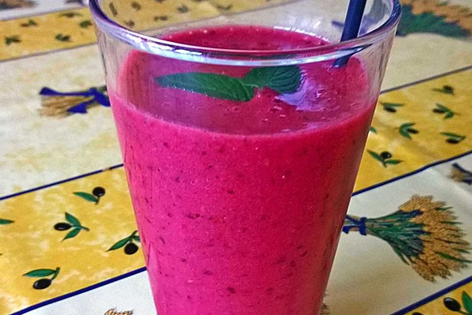 Rote Beeren-Limetten-Smoothie