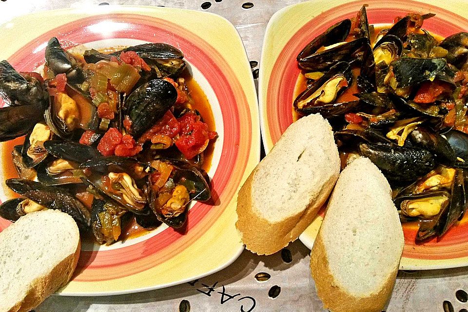 Muscheln in Tomaten-Weißwein-Sauce