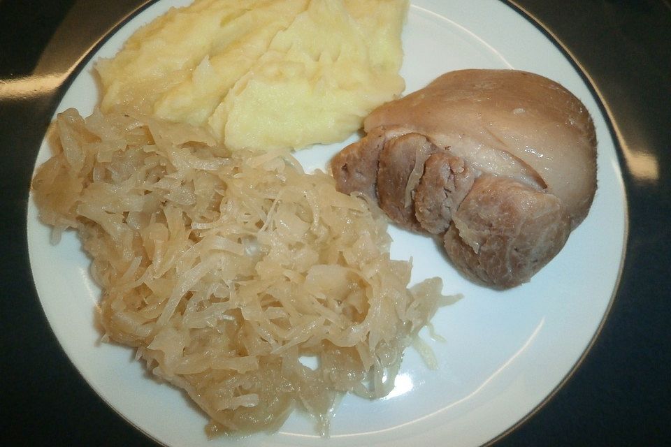 Eisbein mit Sauerkraut