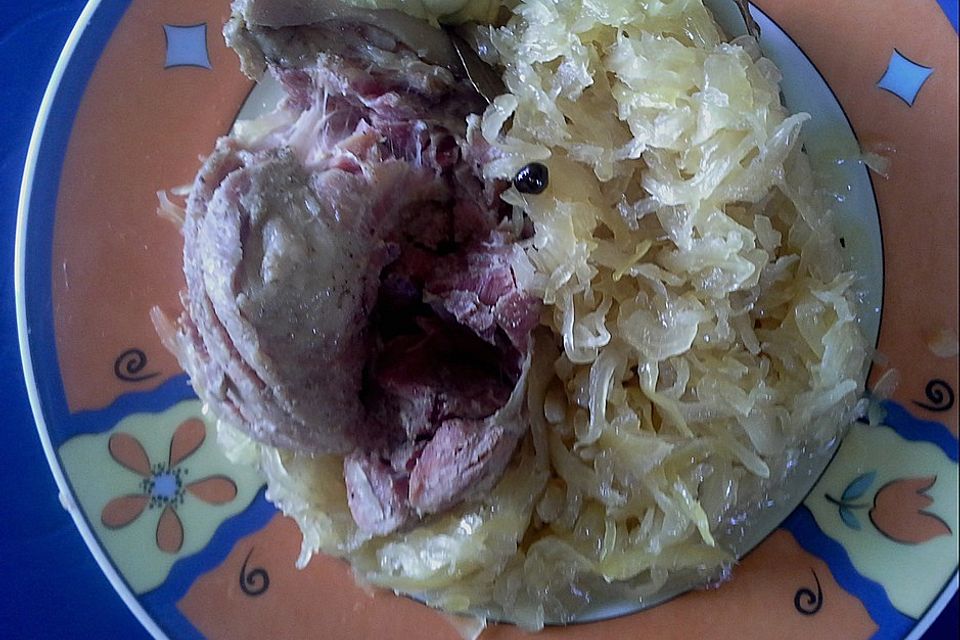 Eisbein mit Sauerkraut