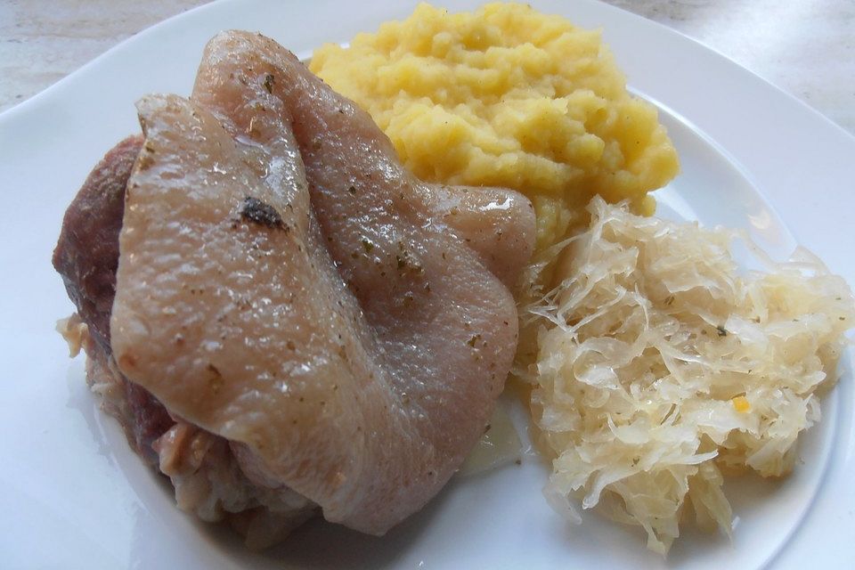 Eisbein mit Sauerkraut