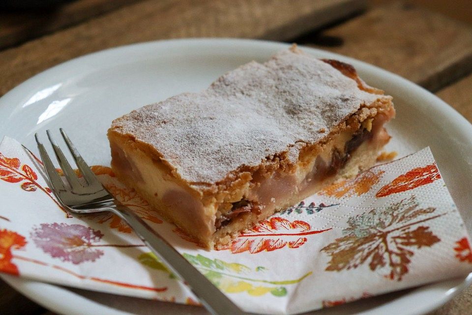 Gedeckter Bratapfelkuchen vom Blech