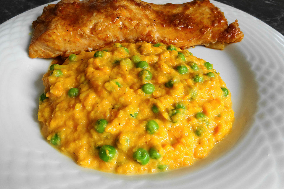 Süßkartoffelpüree mit Erbsen und Polenta