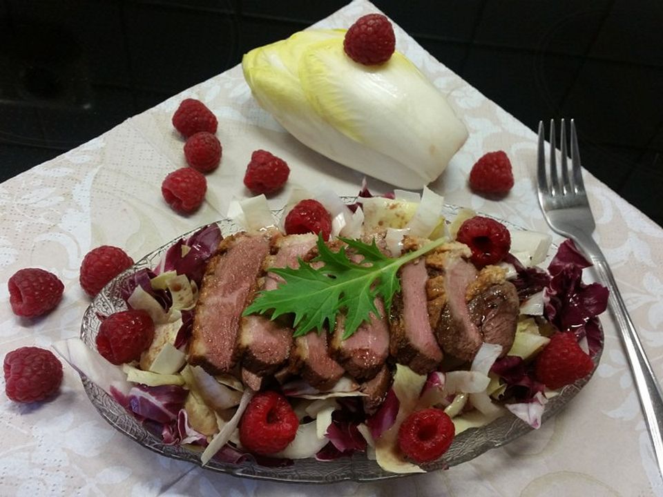 Entenbrust mit Chicoree-Himbeer-Salat von yummyhoch3| Chefkoch
