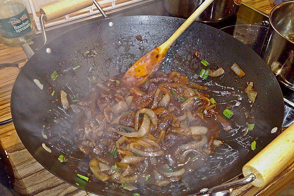 Rindfleisch mit Zwiebeln