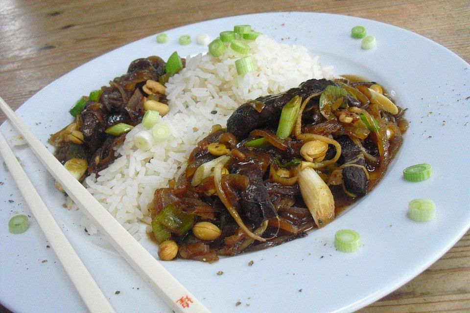 Rindfleisch mit Zwiebeln