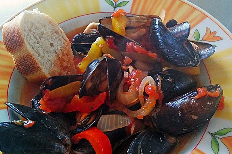 Miesmuscheln im Tomaten-Weißweinsud