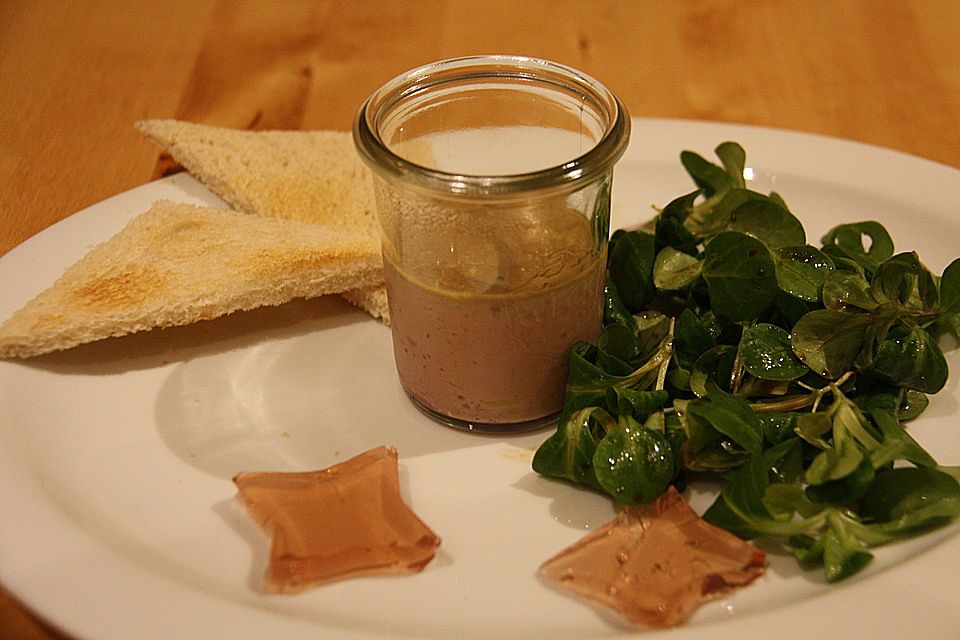 Geflügelleber - Mousse an Weingelee  und mariniertem Feldsalat