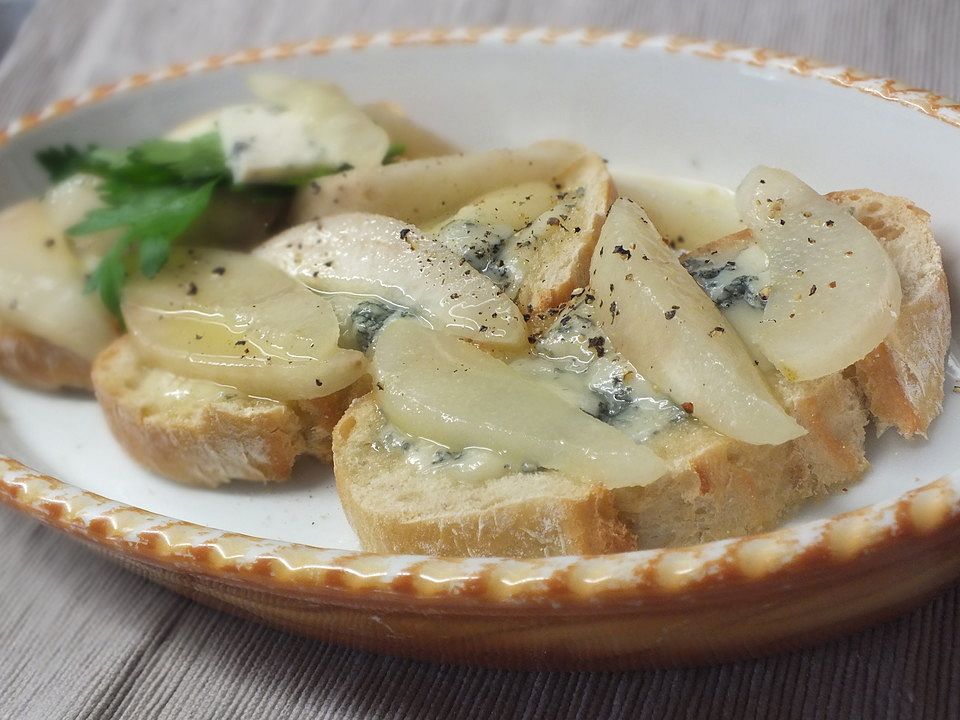 Crostini mit Gorgonzola, Birne und Honig von Hoermen| Chefkoch