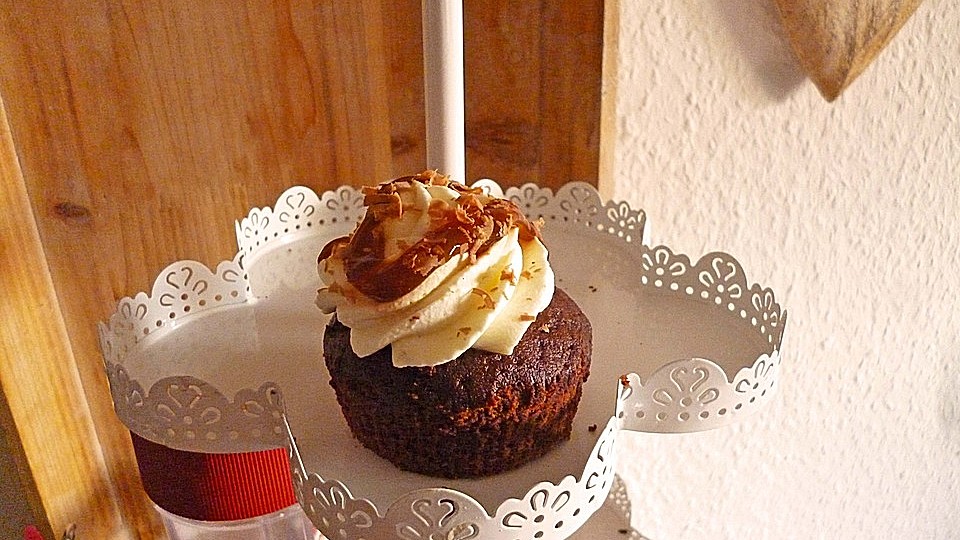 Schokoladen Kaffee Cupcakes Mit Sahnetopping Und Kaffeeglasur Chefkoch