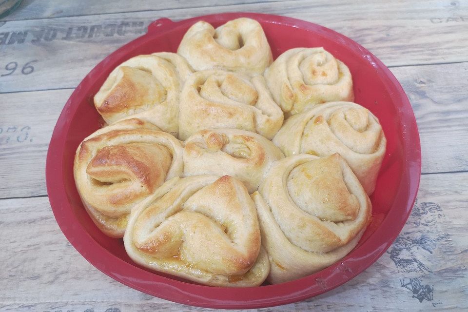 Hefeschnecken mit Marmeladenfüllung