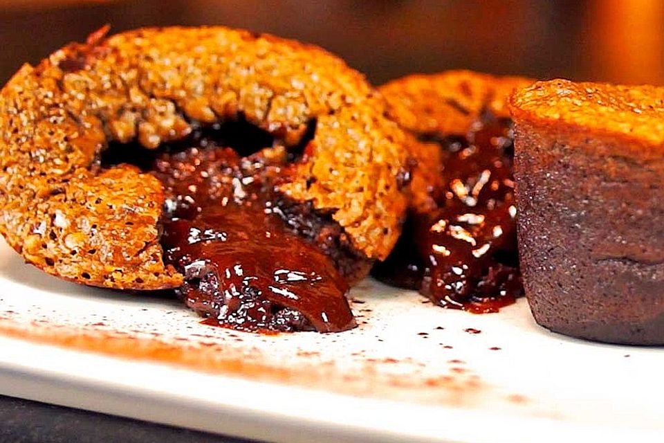 Schoko-Muffins mit flüssigem Kern und einer Prise Tonkabohne