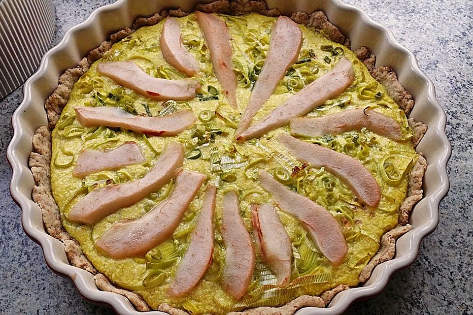 Vegane Tarte mit Birne und "Käse"