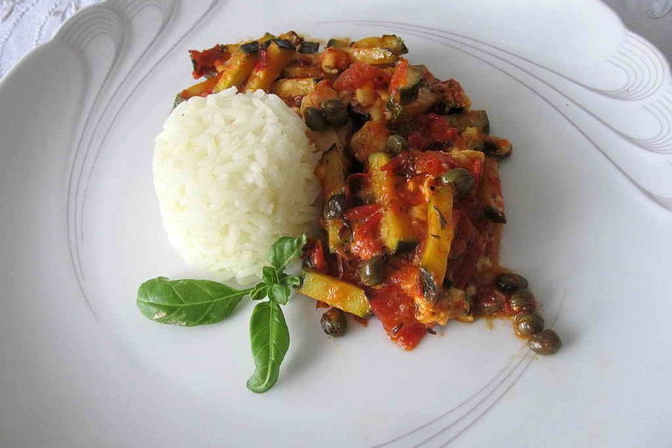 Marinierte Zucchini mit Kapernäpfeln