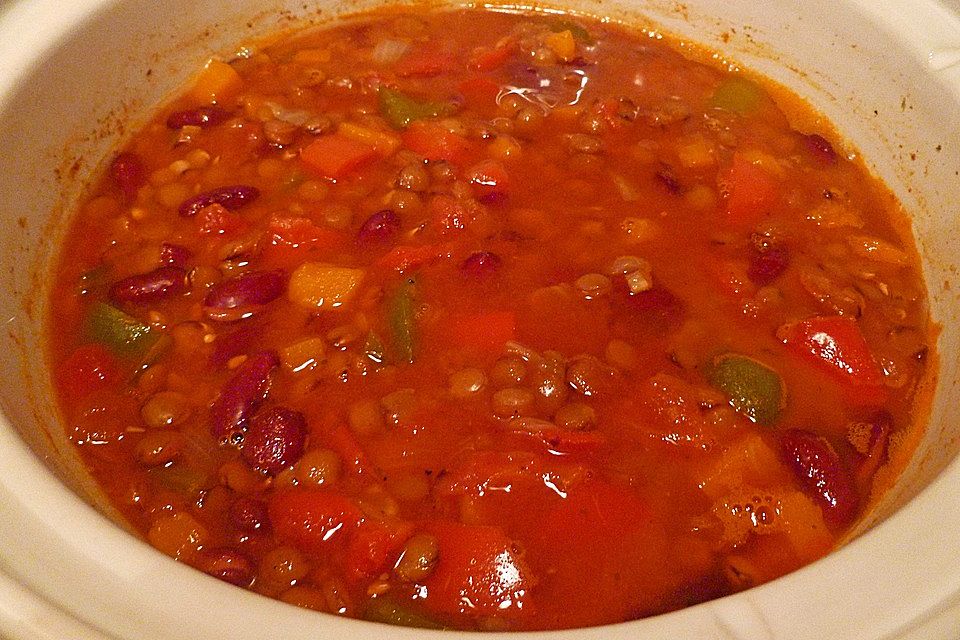 Veganes Gemüse-Chili mit braunen Linsen