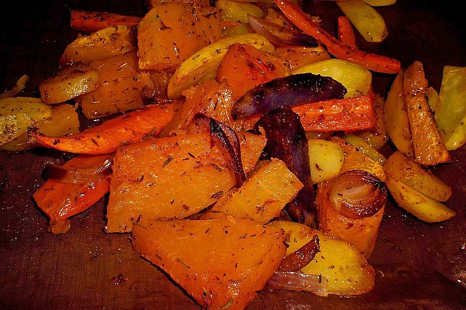 Herbstliche Ofenspeise mit neuen Kartoffeln