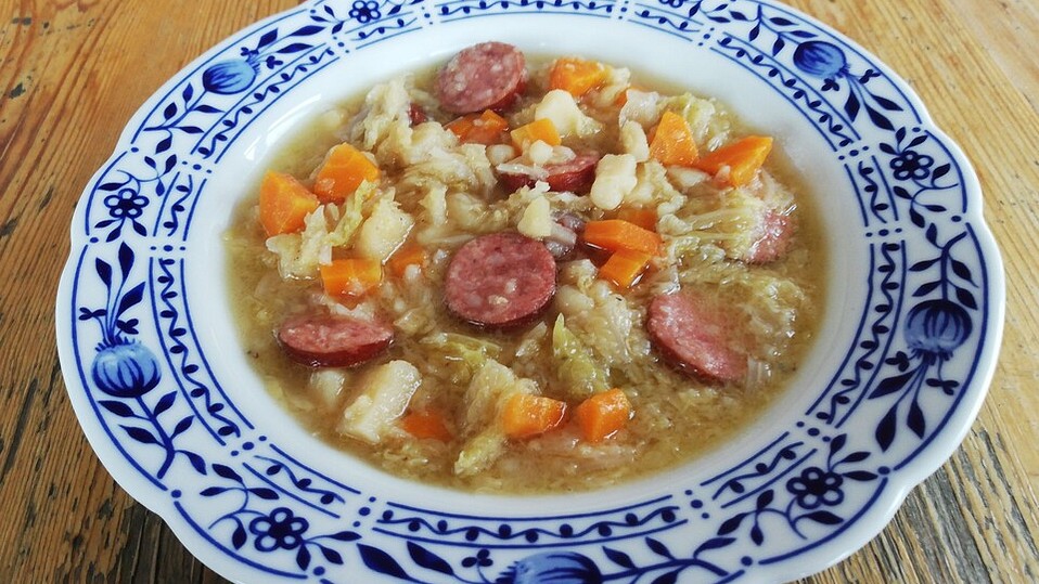 Möhren-Wirsing-Eintopf mit Mettwurst von remasch