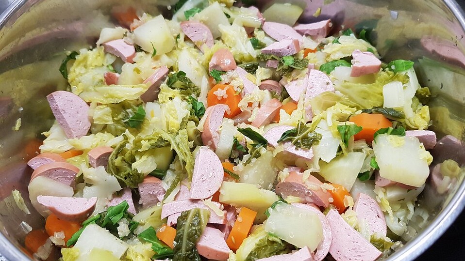 Möhren-Wirsing-Eintopf mit Mettwurst von remasch