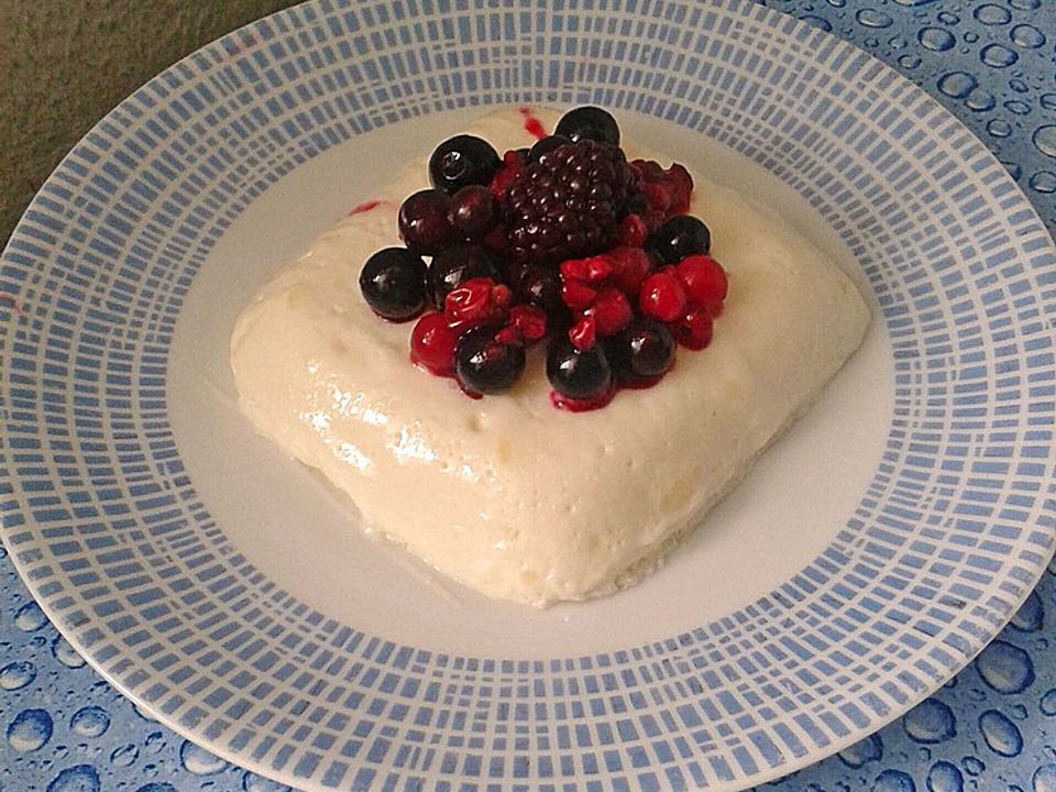 Bayrische Creme mit roten Beeren von Meenzer-Meedsche| Chefkoch