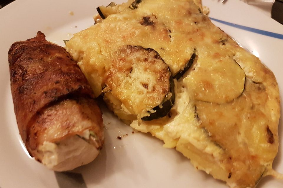 Hähnchenbrust in Rosmarin-Bacon mit Zucchini-Kartoffel-Tortilla