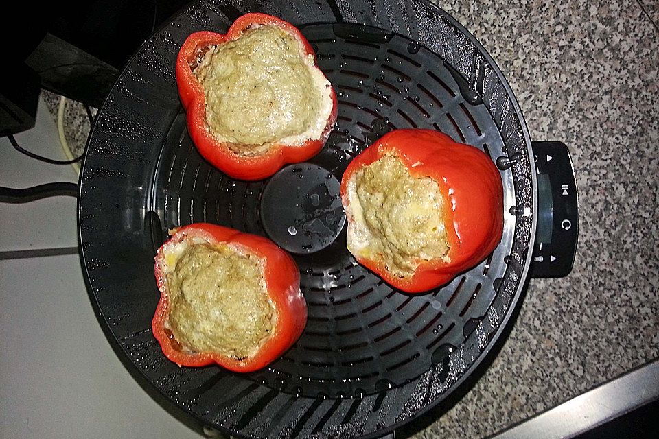 Gefüllte Paprika in Tomatensoße im Homecooker