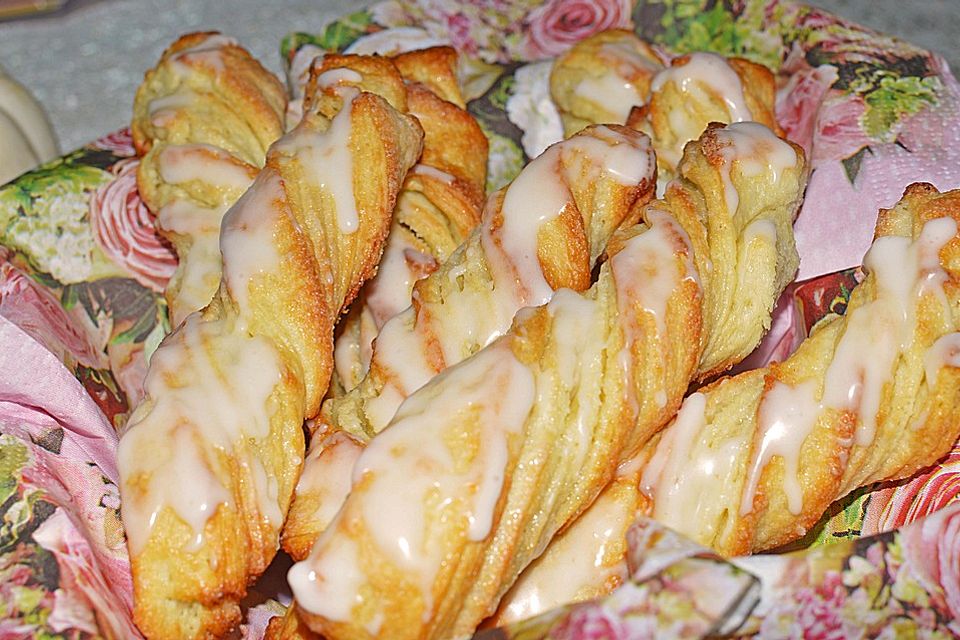 Sour Cream Twists