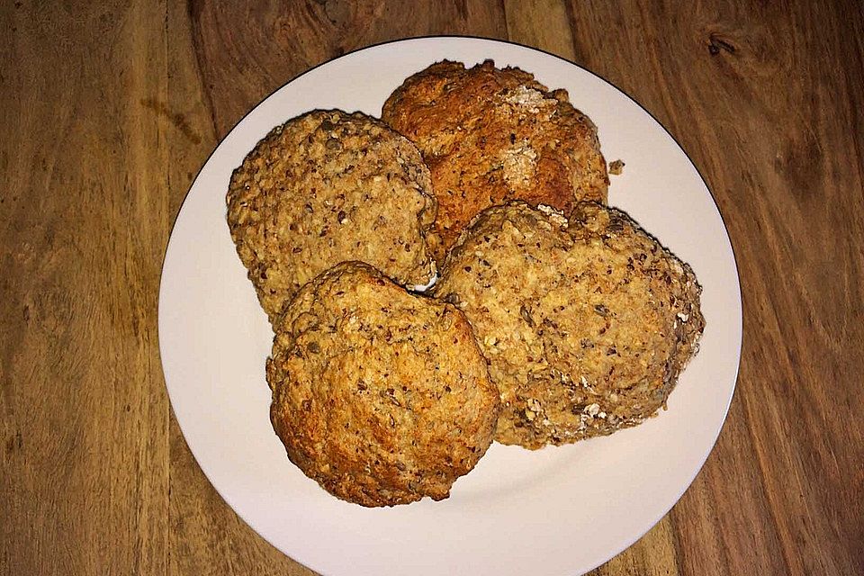 Dinkelvollkornbrötchen mit Körnchen