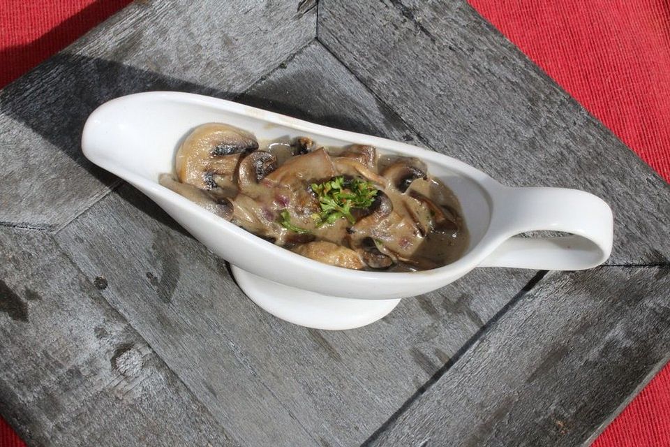 Cremige Champignonsauce mit Sahne