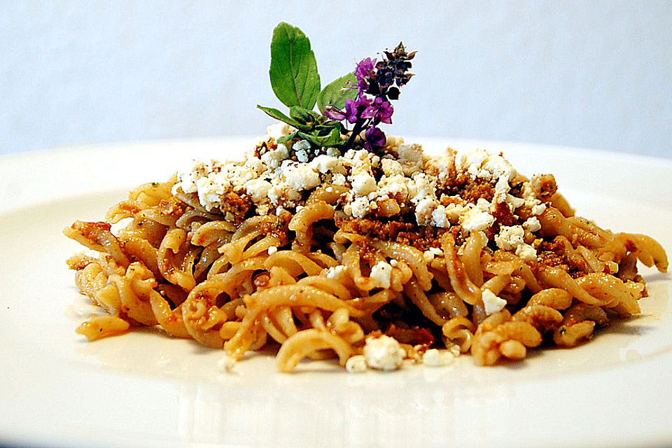 Vollkorn-Spirelli mit Pesto Rosso und überbackener Ricotta