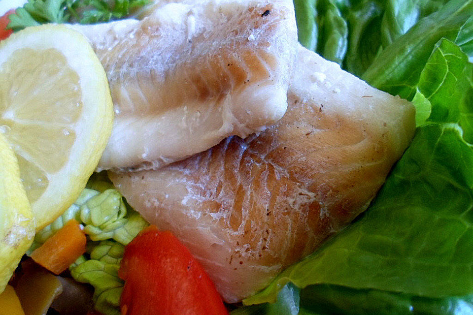 Seelachsfilet mit gedünstetem Gemüse