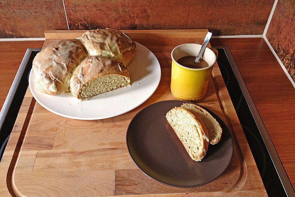 Amerikanischer Kaffeeklatschkuchen mit Orangenglasur