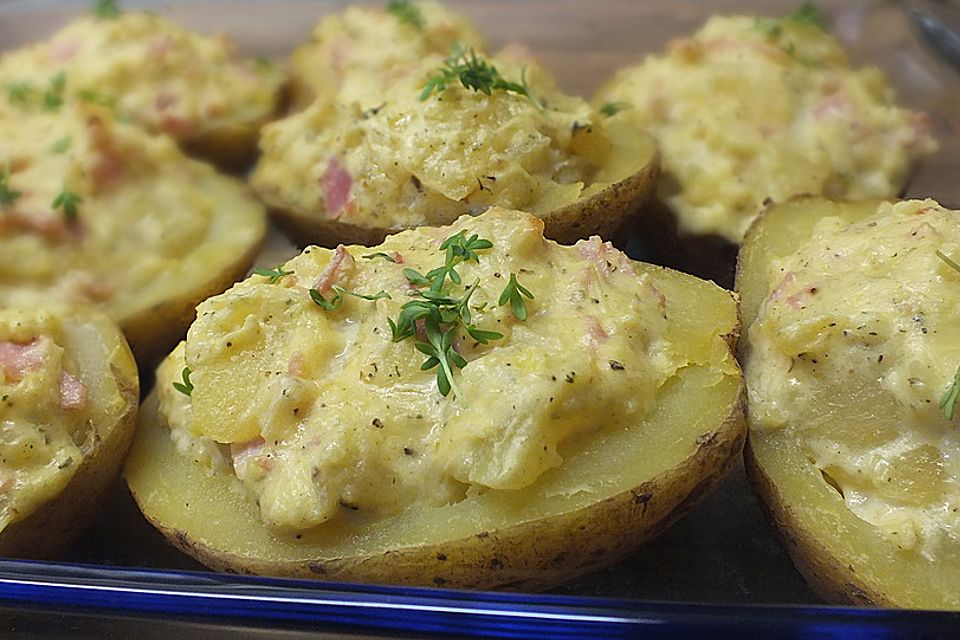 Gefüllte Ofenkartoffeln mit frischen Kräutern