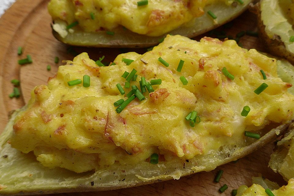 Gefüllte Ofenkartoffeln mit frischen Kräutern