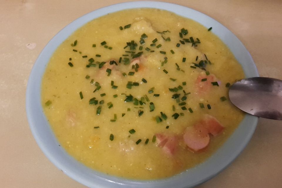 Gemüsesuppe mit Würstchen Gemüsesuppe mit Würstchen