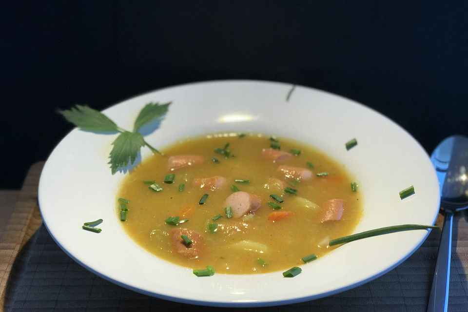 Gemüsesuppe mit Würstchen Gemüsesuppe mit Würstchen