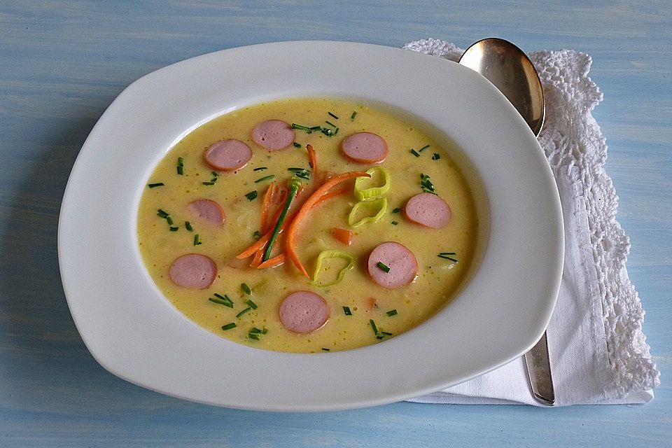 Gemüsesuppe mit Würstchen Gemüsesuppe mit Würstchen