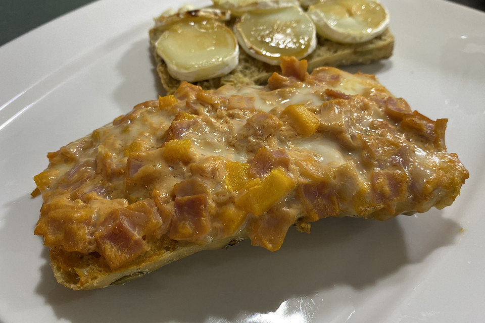 Lauras Pizzabrötchen mit Kochschinken und Paprika