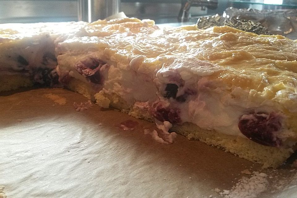 Kuchen Guido mit Mascarpone und Sauerkirschen Kuchen Guido mit Mascarpone und Sauerkirschen