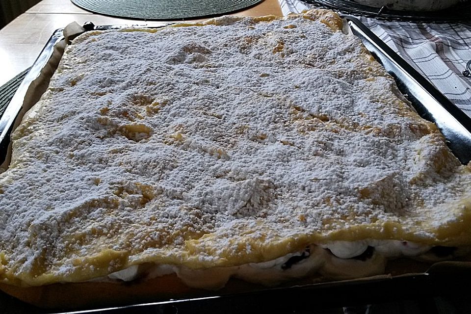 Kuchen Guido mit Mascarpone und Sauerkirschen