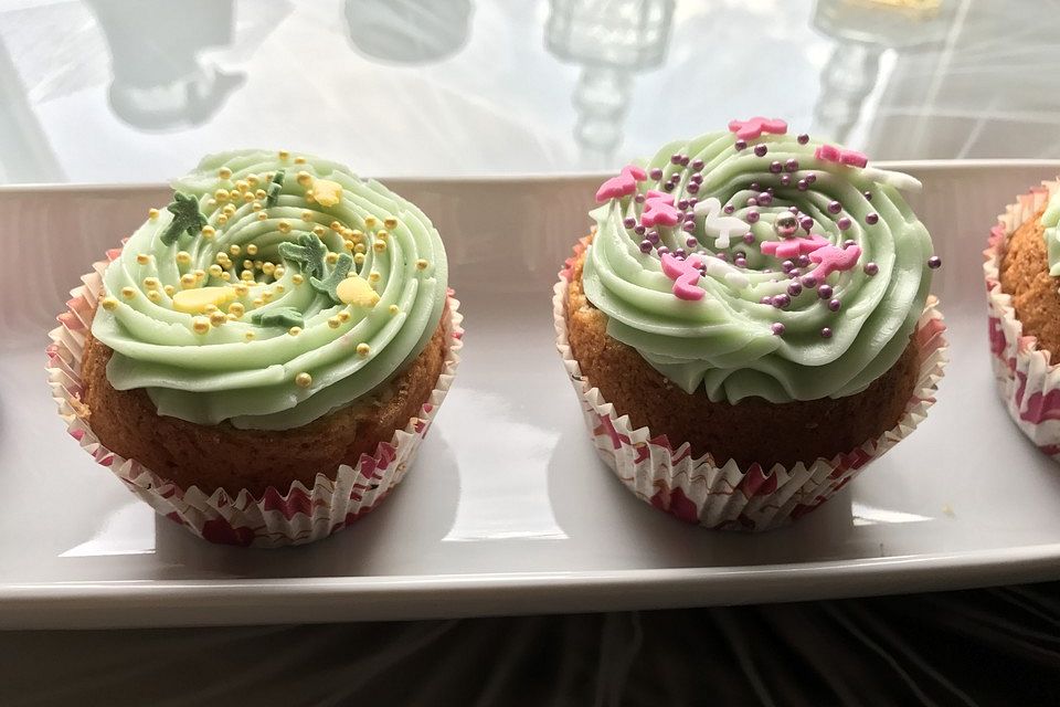 Vanille-Cupcakes mit Frischkäse-Topping