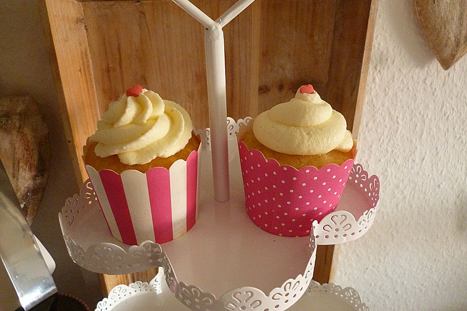 Vanille-Cupcakes mit Frischkäse-Topping