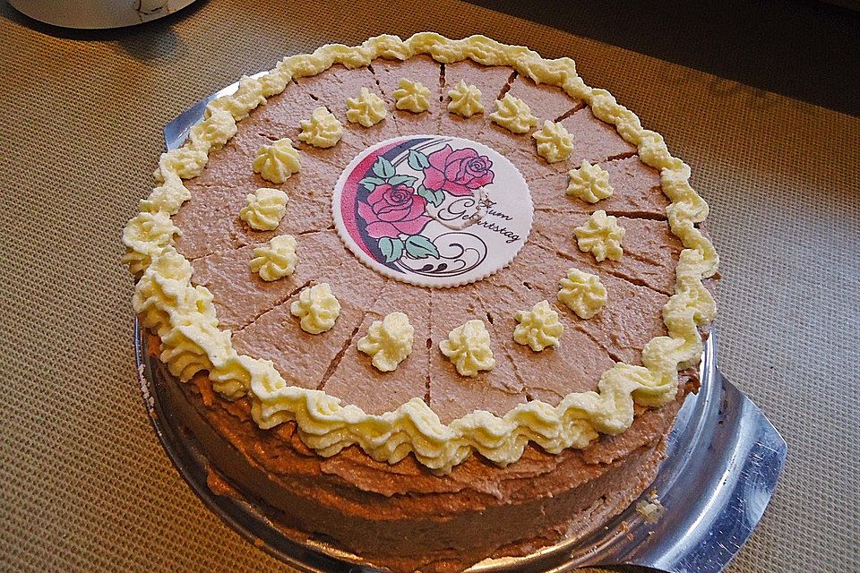 Omas Marzipantorte mit Nutella und Buttercreme