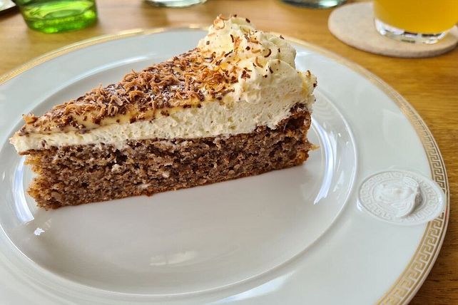 Eierlikörtorte mit saftigem Nussboden von gramalein| Chefkoch