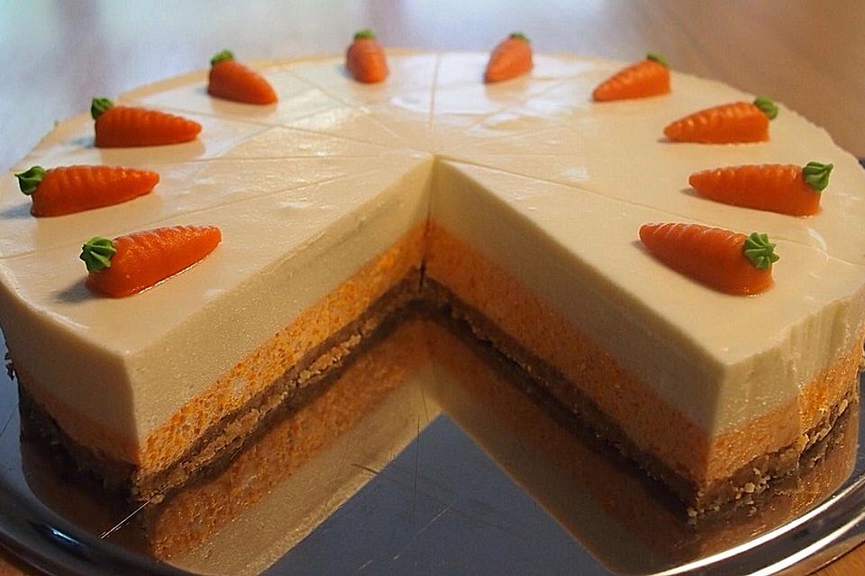 Marzipan-Möhren-Torte mit Frischkäse