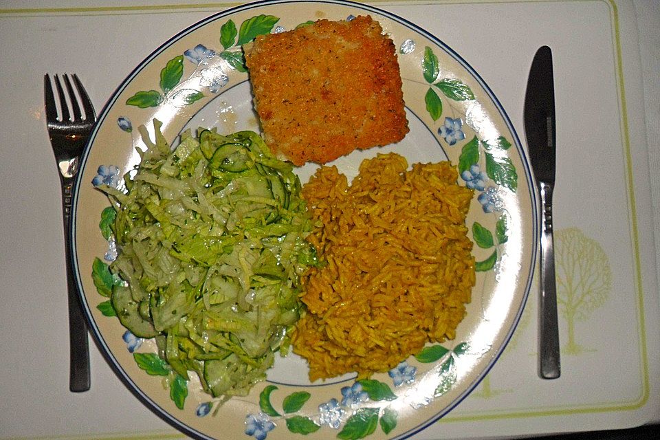 Schlemmerfilet Bordelaise mit Curryreis und Eisberg-Gurkensalat